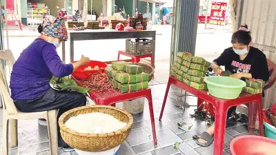 Bánh Chưng Cầu Báng: Nghề Truyền Thống Trăm Năm Vẫn Rực Lửa