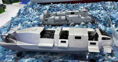 Trung Quốc hé lộ tàu chở đặc công người nhái SDV-01 tại triển lãm quốc phòng Ả Rập Xê Út