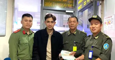 Công an Đà Nẵng trao trả 62,4 triệu đồng và đồng hồ Breitling cho hành khách bỏ quên