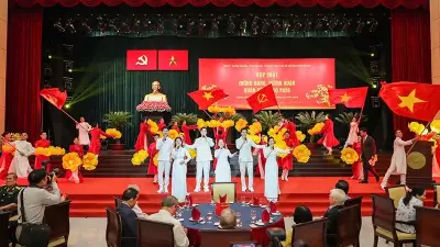 Lãnh đạo TP.HCM tri ân đóng góp của các thế hệ tiền bối trong buổi họp mặt