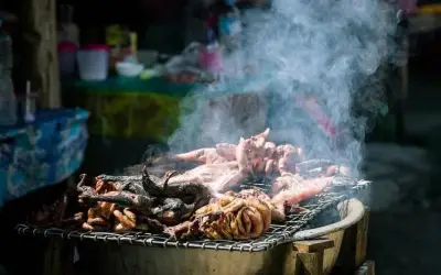 Chợ phiên Nậm Cắn 'bể trận' giáp Tết, kết nối văn hóa Việt - Lào