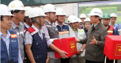 Phó Thủ tướng Trần Hồng Hà thăm, động viên công trường sân bay Long Thành