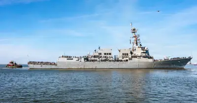 Tàu khu trục Mỹ USS Truxtun va chạm khi tiếp tế trên biển, 2 người bị thương nhẹ