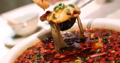 Vì Sao Ẩm Thực Trung Quốc 'Nghiện' Dầu Mỡ: Lý Do Từ Lịch Sử Đến Văn Hóa