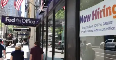 Việc làm Mỹ tháng 1/2026 tăng mạnh gấp đôi dự báo, Fed dự kiến giữ lãi suất