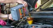 3 Sai Lầm Phổ Biến Khi Thay Dầu Máy Ô Tô Có Thể Gây Hư Hỏng Động Cơ