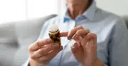 3 Rủi Ro Tiềm Ẩn Khi Vô Tình Sử Dụng Vitamin Quá Hạn Sử Dụng