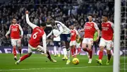 Arsenal và Tottenham hòa kịch tính 1-1 trong trận derby London đầy căng thẳng