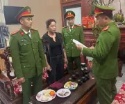 Bắc Ninh: Bắt khẩn cấp phụ nữ cưỡng đoạt tiền giữ xe tại đền lễ hội