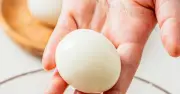 Bác sĩ lên tiếng về mẹo luộc trứng gà chữa u: Lời khuyên từ chuyên gia