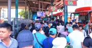 Bến xe Miền Tây đông nghẹt ngày mùng 2 Tết, 49.000 lượt khách về quê