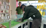Bắt giữ kẻ trộm chuyên nghiệp cắt khóa đột nhập cửa hàng điện thoại ở TP.HCM