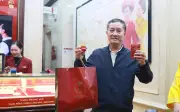 Cụ ông 70 tuổi ở Hà Nội và thói quen hơn 20 năm xếp hàng từ đêm cho mua vàng ngày Vía Thần Tài