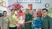 Lãnh đạo Cà Mau thăm hỏi, tặng quà các Mẹ Việt Nam Anh hùng và gia đình chính sách