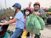 Chợ Hoa Xuân Bình Điền Khai Trương: Hoa Tết Giá Rẻ Bất Ngờ, Nhà Vườn Miền Tây Đổ Về Sài Gòn