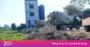 Chủ trạm trộn bê tông ở Ninh Bình bị khởi tố vì đổ trộm 150 tấn chất thải xuống ruộng