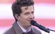 Charlie Puth Gây Ấn Tượng Với Màn Hát Quốc Ca Tuyệt Đẹp Tại Super Bowl LX