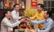 Chúc Tết Sức Khỏe Đầy Đào Nhưng Ép Nhau Cạn Chén Rượu Bia: Mâu Thuẫn Truyền Thống