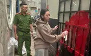Công an TPHCM khởi tố, bắt tạm giam nữ nghi phạm tạt sơn phá hoại nhà người yêu cũ