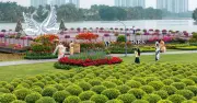 Công Viên Hồ Thiên Nga Ecopark Rực Rỡ Đón Tết, Tạo Không Gian Sống Trọn Vẹn