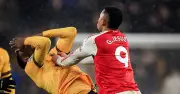 Cầu thủ Arsenal nổi nóng đánh người sau trận hòa Wolves