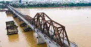 Cầu Long Biên chính thức thông tàu trở lại sau hơn một tuần sửa chữa khẩn cấp