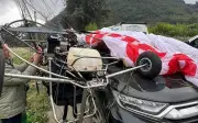 Dù lượn gắn động cơ rơi trúng ô tô tại Tuyên Quang trong buổi tập luyện