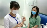 Bác sĩ cảnh báo sốt xuất huyết diễn biến phức tạp, khuyến cáo tiêm vaccine phòng ngừa
