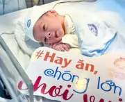 Em bé đầu tiên chào đời đúng giao thừa Bính Ngọ tại Bệnh viện Phụ sản Trung ương