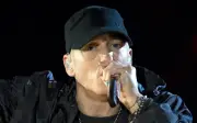 Eminem Lập Kỷ Lục Guinness Với Tốc Độ Rap 'Rap God' Khiến Thế Giới Kinh Ngạc