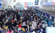 Ga Hà Nội đông nghịt khách sau Tết, hàng không cũng lập kỷ lục