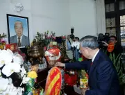 Tổng Bí thư Tô Lâm thắp hương tưởng niệm các lãnh đạo tiền bối nhân dịp kỷ niệm 96 năm Đảng
