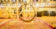Giá vàng thế giới tăng vọt lên 5.210 USD/ounce, trong nước tăng mạnh sau Tết