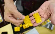 Giá Vàng Thế Giới Chạm Mốc 5.040 USD/Ounce, Trong Nước Hồi Phục Mạnh