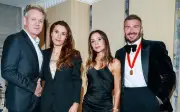Gordon Ramsay lên tiếng bảo vệ Victoria Beckham, tin tưởng gia đình sẽ hàn gắn