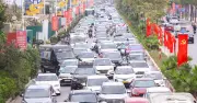 Hà Nội ùn tắc cuối Tết Bính Ngọ 2026, người dân trở lại sau kỳ nghỉ