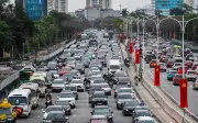 Hà Nội ùn tắc nghiêm trọng chiều cuối Tết Bính Ngọ 2026, xe nhích từng chút