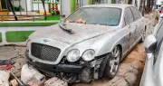 Hà Nội: Xe siêu sang bỏ hoang hàng chục năm, hư hỏng nặng nề, chủ nhân bí ẩn