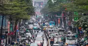 Hà Nội ùn tắc nghiêm trọng dịp cận Tết, nhiều tuyến đường kẹt cứng từ sáng đến chiều