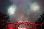 Hàng vạn người đổ về hồ Hoàn Kiếm đón giao thừa Bính Ngọ 2026 với màn pháo hoa rực rỡ
