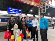 TPHCM: Chuyến tàu nghĩa tình đưa 124 gia đình công nhân về quê đón Tết ấm áp
