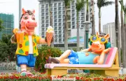 Linh vật ngựa Gia Lai 'biến hình' hiện đại, thu hút đông đảo du khách dịp đầu xuân