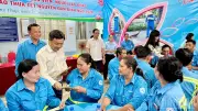 Lãnh đạo Đồng Tháp thăm hỏi, tặng quà người lao động trực đêm Giao thừa