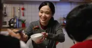 Mẹ dạy con: Dù thân thiết đến mấy, tránh ngay 5 hành vi này khi đến thăm nhà người khác