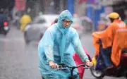 Nam Bộ tiếp tục mưa trái mùa, Bắc Bộ đối mặt nguy cơ nồm ẩm sau mưa