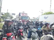 Đông nghẹt giao thông trên quốc lộ 1A và cao tốc về miền Tây đón Tết