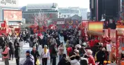 Đường phố Trung Quốc rực rỡ chuẩn bị đón Tết Bính Ngọ 2026
