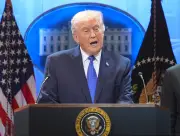 Ông Trump công bố kế hoạch gửi tàu bệnh viện Mỹ đến Greenland giữa lúc căng thẳng địa chính trị