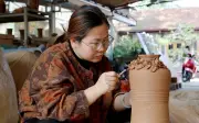 Nghệ Nhân Gốm Ngọc Phù Lãng Và Đồng Đại Bái Tạo Sản Phẩm Độc Bản Cho Tết