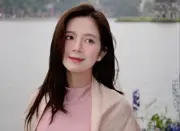 Nghệ sĩ Việt rộn ràng đón Mùng 2 Tết: Gia đình sum họp, du xuân và chia sẻ khoảnh khắc ấm áp